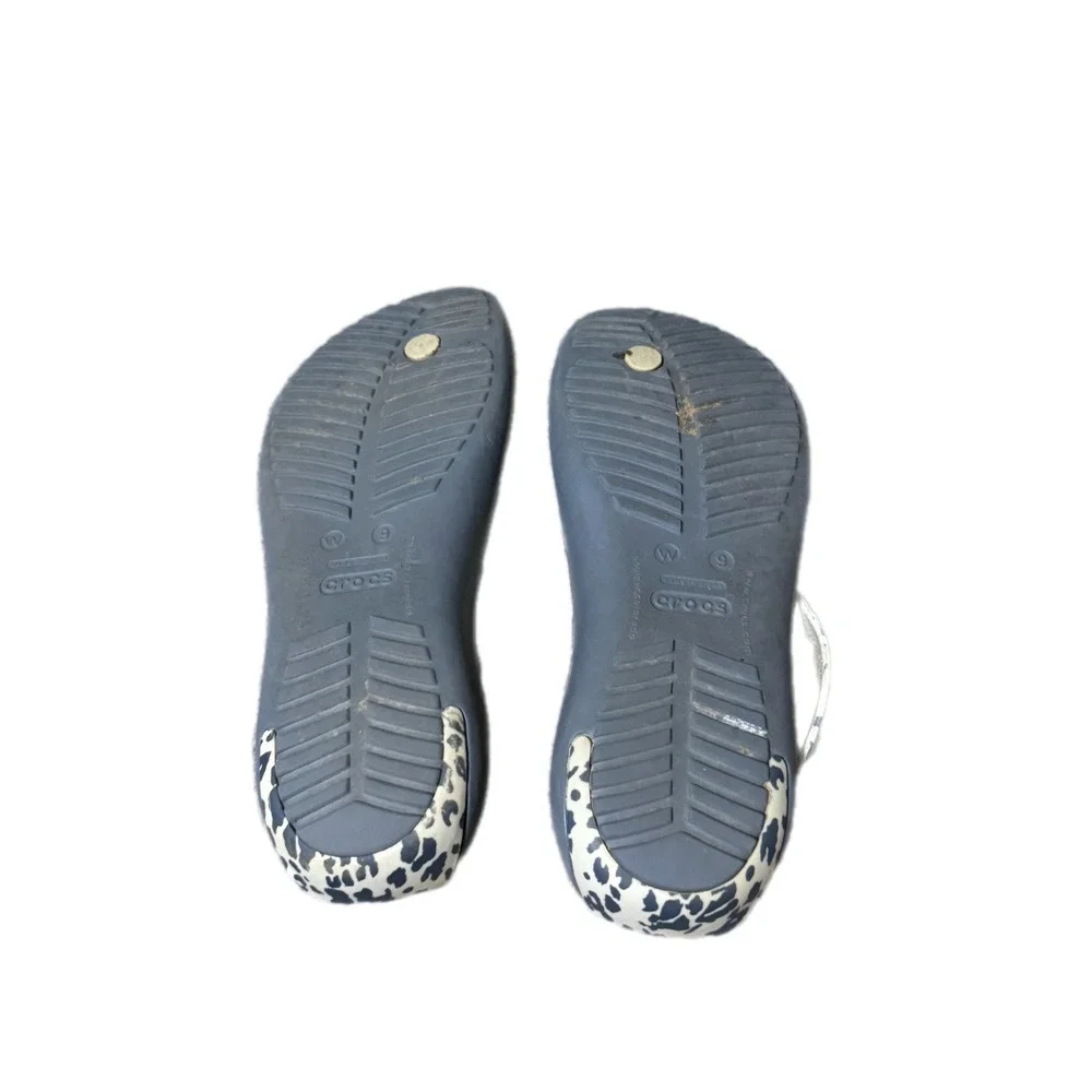 Crocs Sexi Flip Sandals Womens 9 Grey Leopard Print Excellent T-Strap Flat - Picture 9 of 9